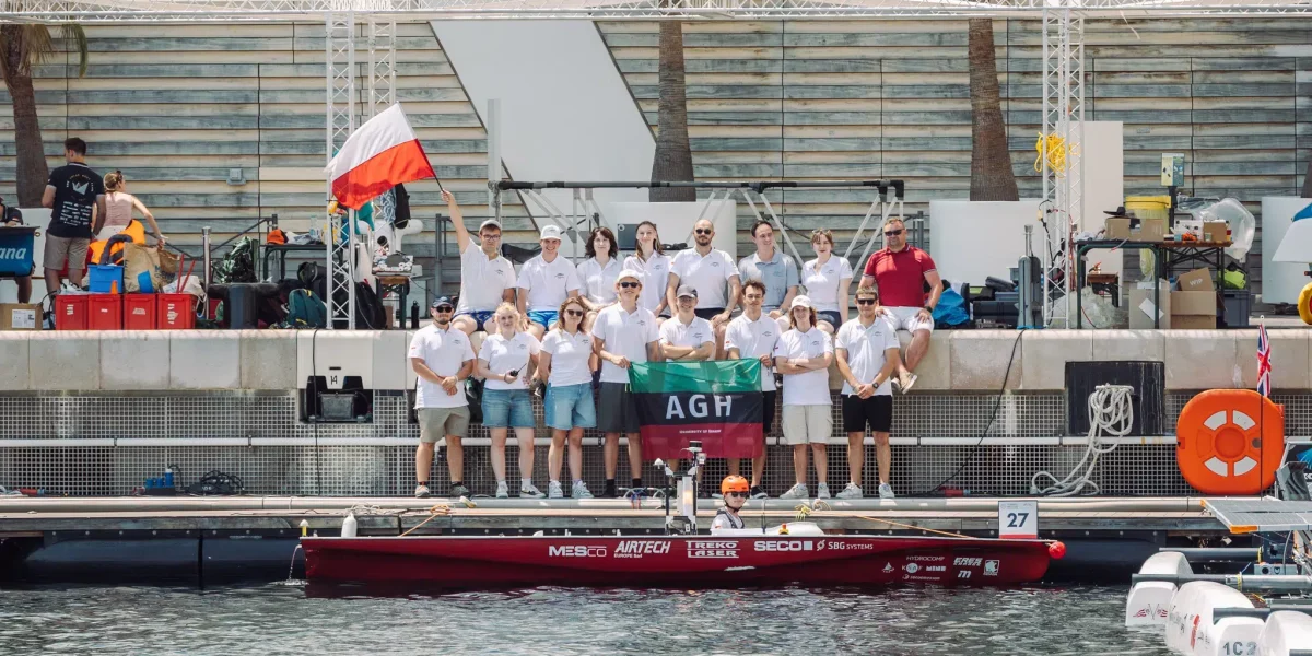 AGH SOLAR BOAT